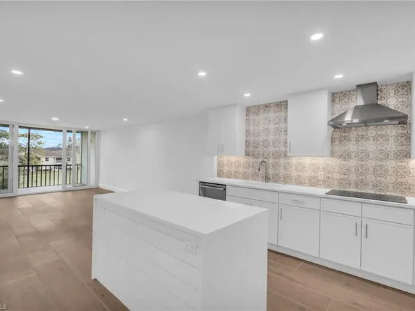 1085 Forest Lakes DR #8303, NAPLES, FL 34105