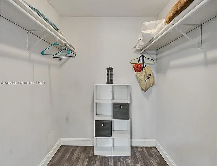 2500 NE 19th St — Photo 5