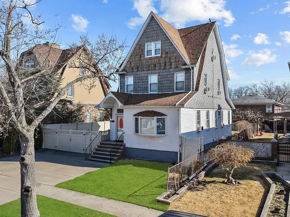 58-31 229th St, Oakland Gardens, NY 11364