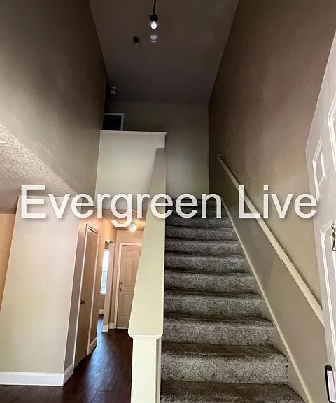 202 Barrow Ct — Photo 16