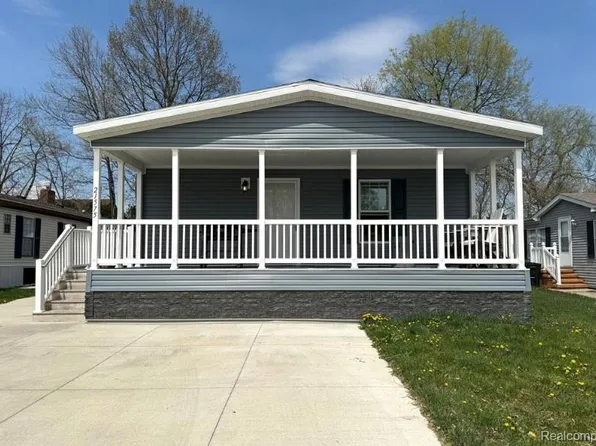 21575 Clochette Dr, Macomb, MI 48044