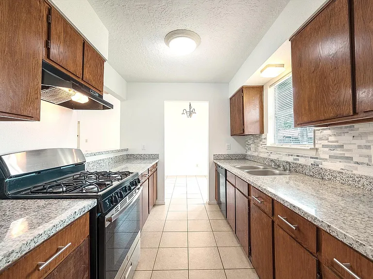 2723 N Brompton Dr — Photo 10