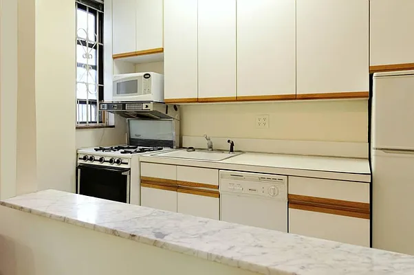 Rented by Town Residential | media 29