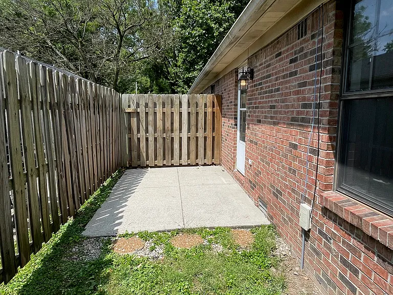 1117 E 105th St #1117 — Photo 6