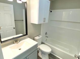 612 N 6th St #612, Rogers, AR 72756