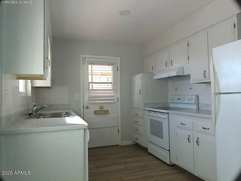 11644 N Balboa Dr — Photo 10