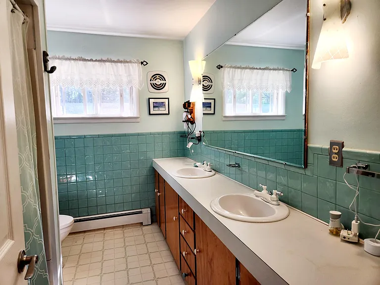 Full Bath with Double Vanity