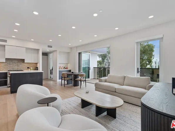 505 S Barrington Ave #401, Los Angeles, CA 90049