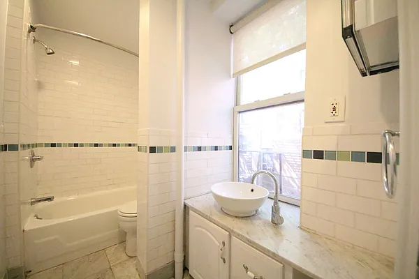 Rented by (Legacy) NY Quality Living Uptown | media 23