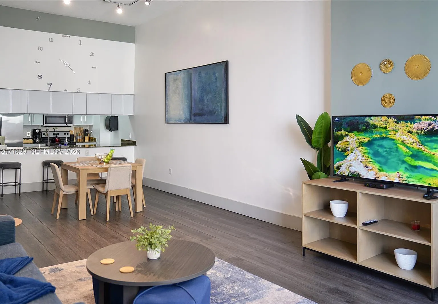 2 bed, 1072 sqft, $4,500 — Photo 3