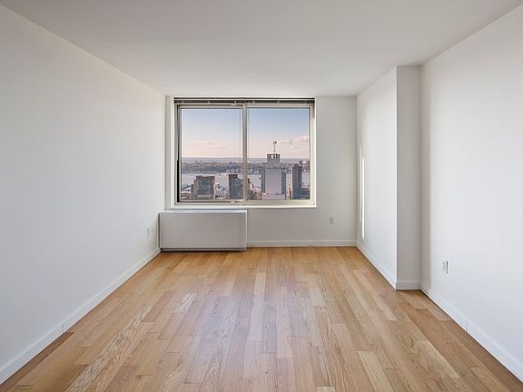 3rd image of 260 W 54th St APT 47D