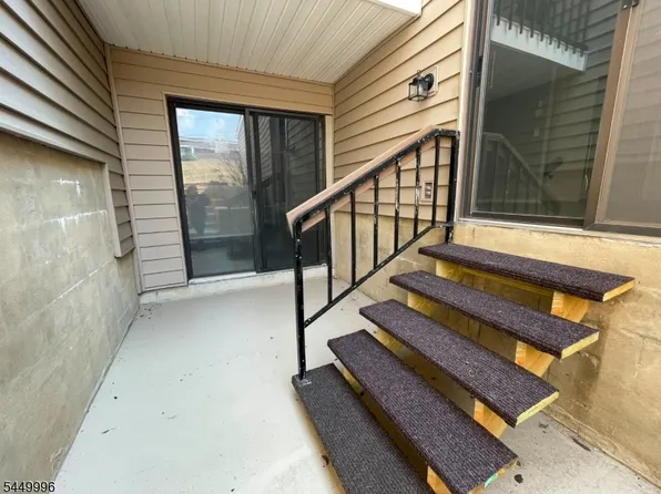 93 Overlook Dr, Union Twp., NJ 08809