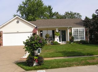 16511 Oak Forest Ct, Ballwin, MO
