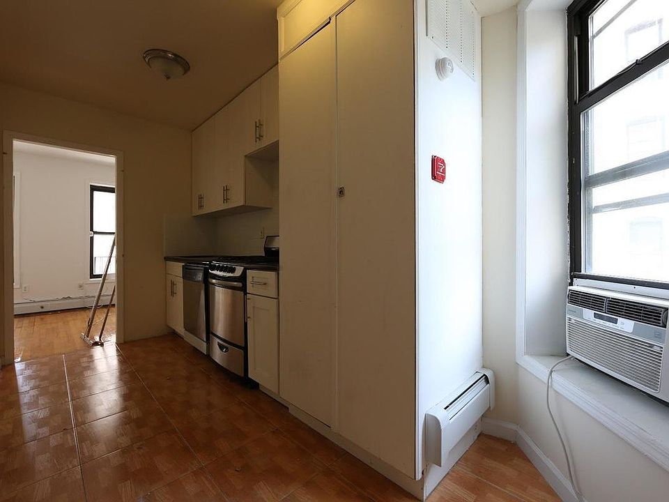 2nd image of 109 Madison St APT 16