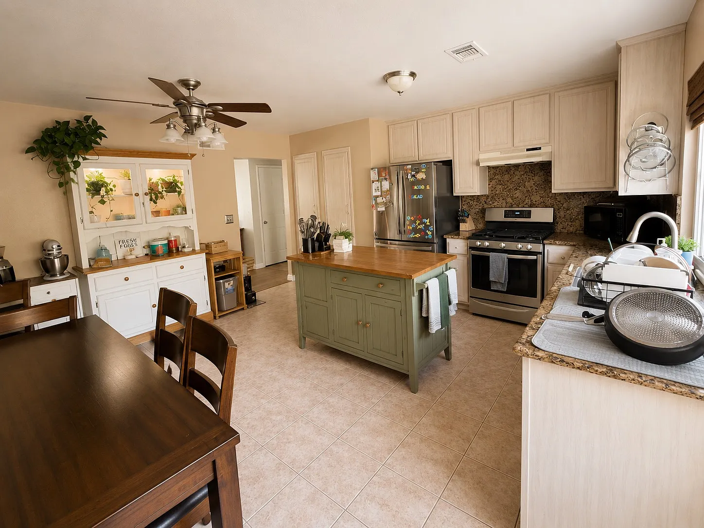 4 bed, 1440 sqft, $1,800 — Photo 2