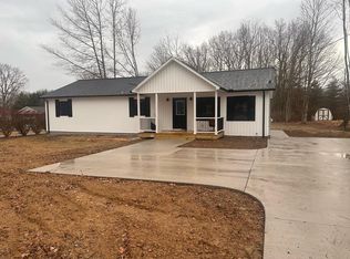 319 Hinton Rd, Shady Spring, WV 25918