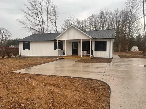 319 Hinton Rd, Shady Spring, WV 25918