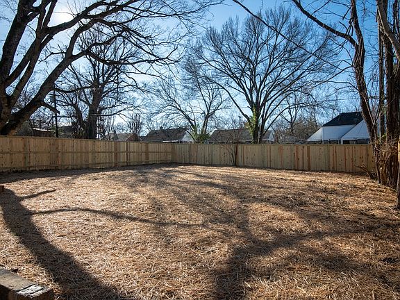 4th image of 1118 Sunnymeade Dr