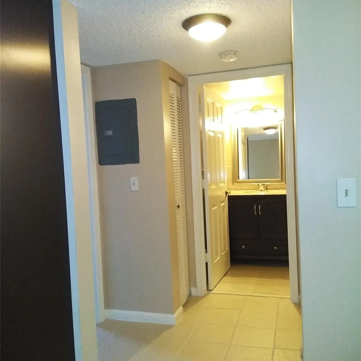 2 bed, 2.0 bath, 938 sqft, $2,600 — Photo 2