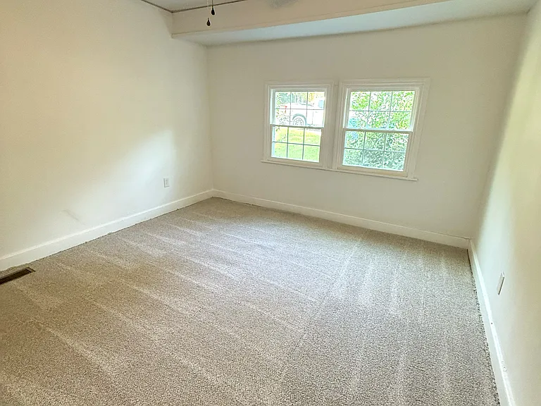 1413 Bonner Ave — Photo 11