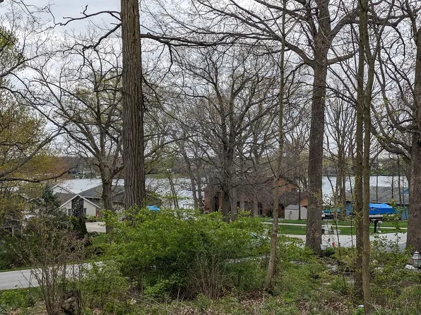 3580 W Lakeshore Dr, Crown Point, IN 46307