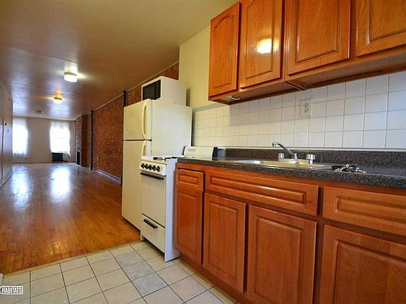 4th image of 2133 3rd Ave APT 2N