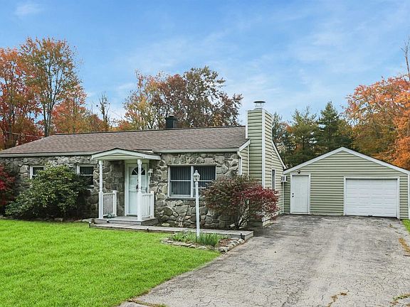 2nd image of 19 Greentree Dr S
