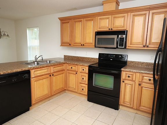 5th image of 3658 Linden Cir
