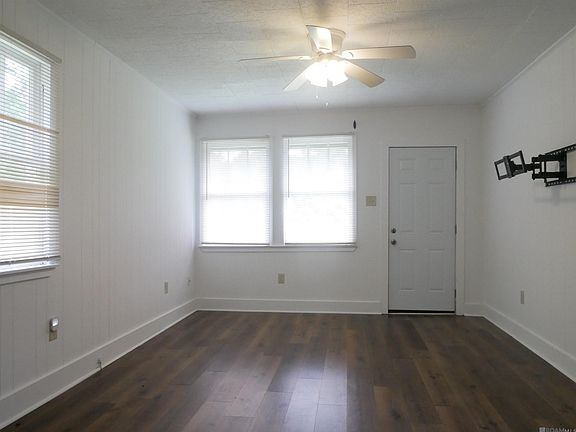 3rd image of 4005 Lee St