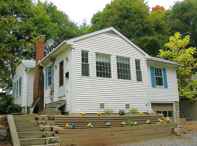 2nd image of 128 Main St #D