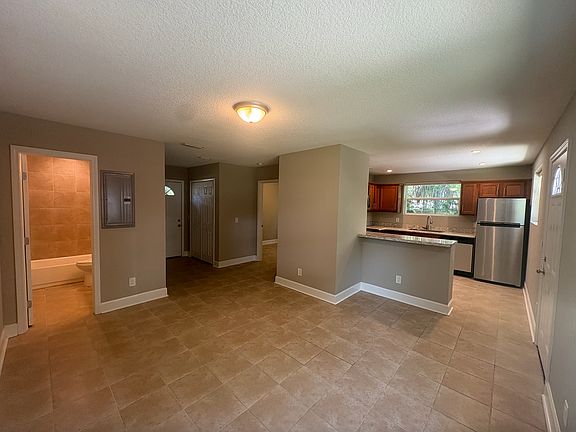 2nd image of 1516 Hickman Rd