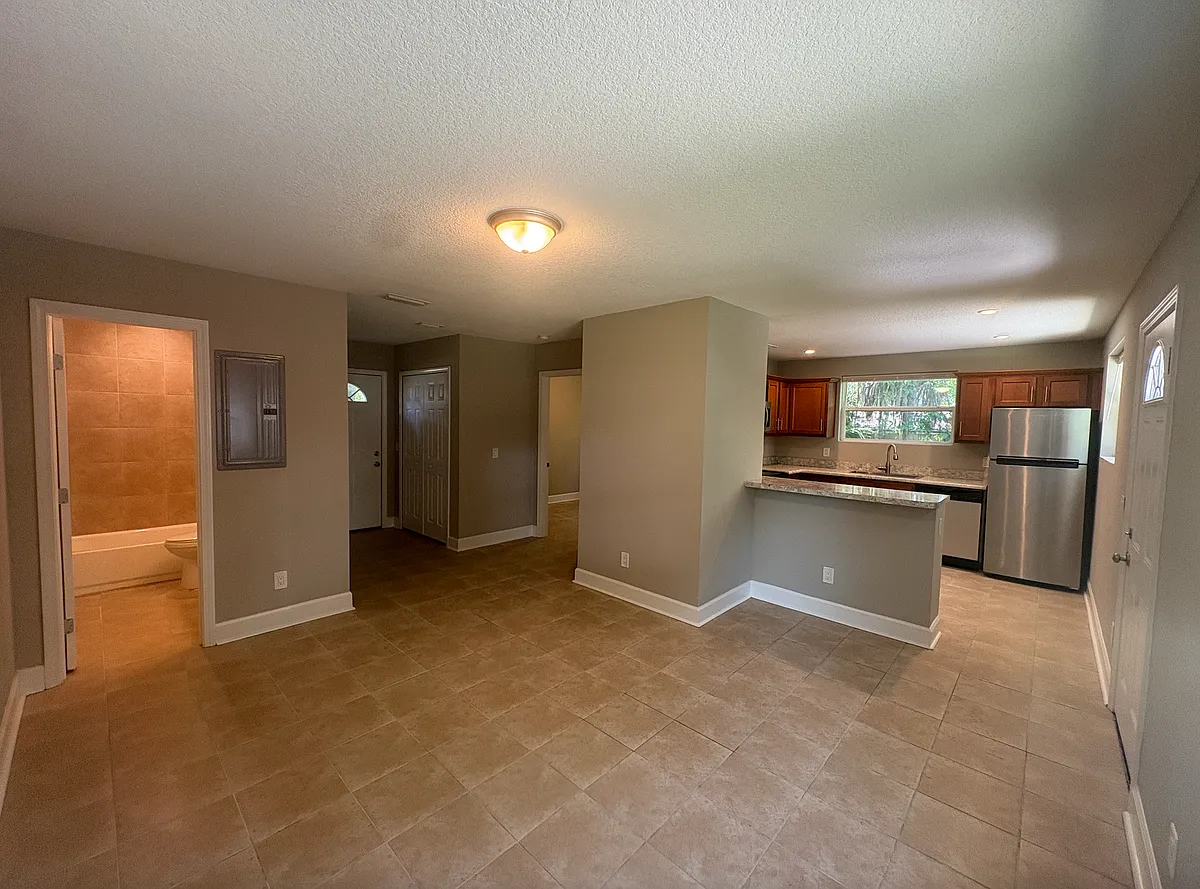 Building Photo - 1516 Hickman Rd
