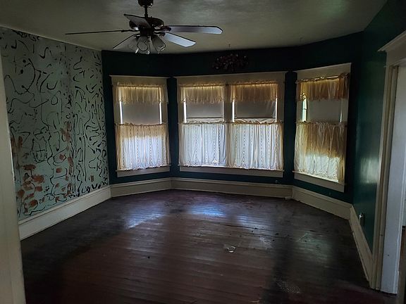 3rd image of 212 Dewey St