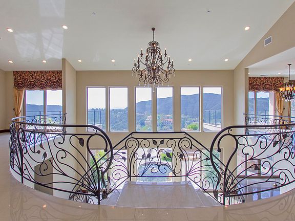 2nd image of 18 Sage Ln