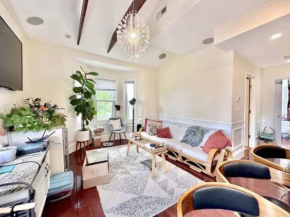 205 Harvard St Unit 3, Cambridge, MA 02139