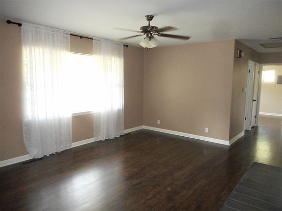 5th image of 619 Fern Ave