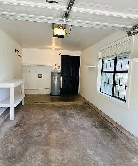 1470 FM 2712 — Photo 22