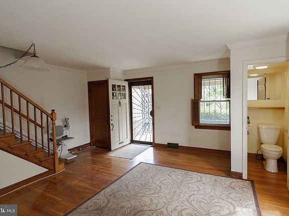 5th image of 1927 21st Pl SE