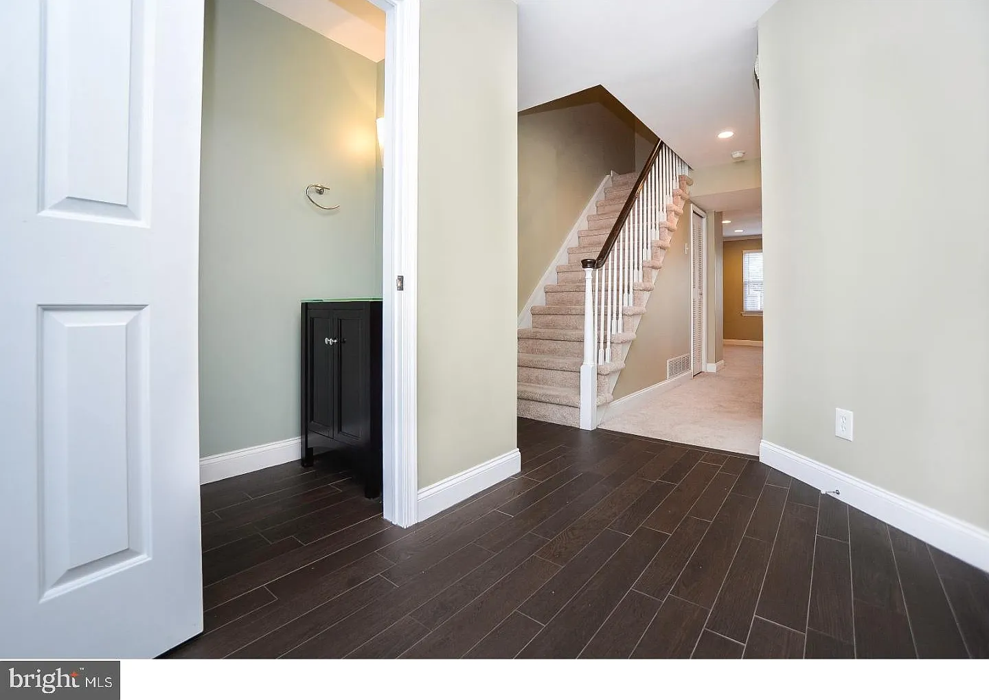 3 bed, 2.5 bath, 1869 sqft, $3,400 — Photo 2