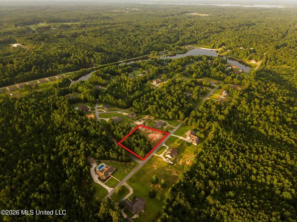 Honeysuckle Dr, Collinsville, MS 39325