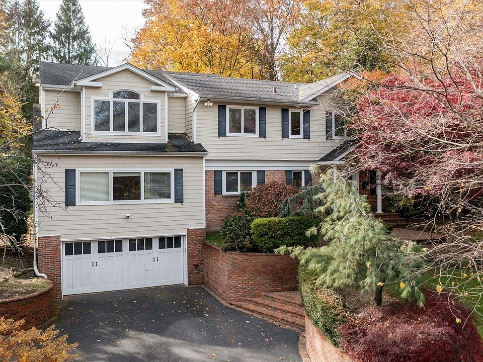 1st image of 340 Chestnut Drive