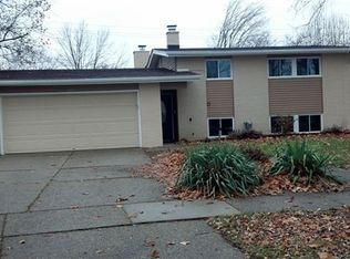 11119 Diamond Dr, Sterling Heights, MI 48314