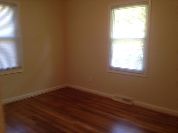 5th image of 2925 Oakland Ave