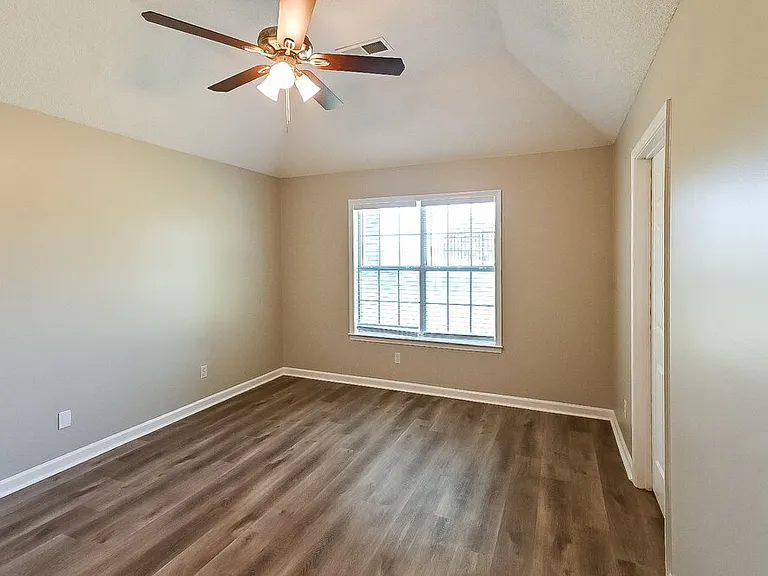 7753 Meadow Ridge Ln — Photo 11