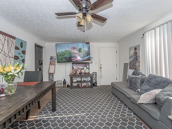 3rd image of 5835 Monfort Hills Ave