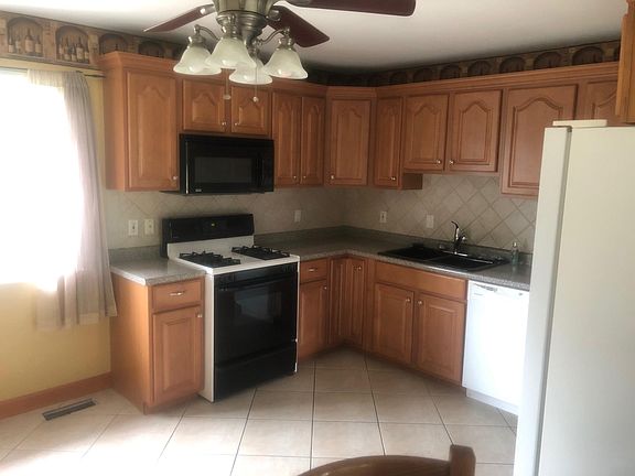 3rd image of 2775 Midvale Dr