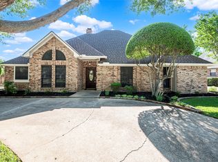 3221 Oak Tree Ln, Grapevine, TX 76051
