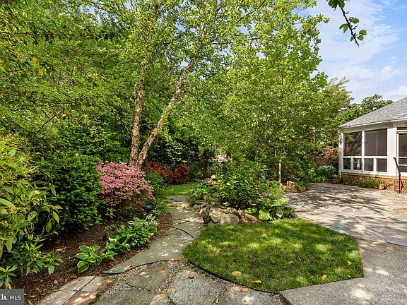 4th image of 6225 Lakeview Dr