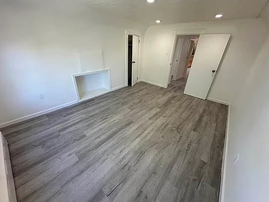 Rented by Reavis | media 8