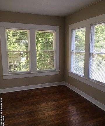 5th image of 814 W Rosewood Ave